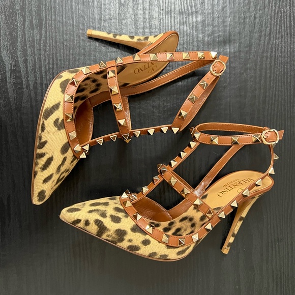 Valentino Garavani Leopard Rockstud Pumps - Picture 3 of 11